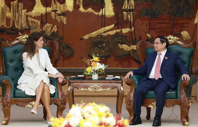 Prime Minister Pham Minh Chinh meets with María Victoria “Marí” Zíngoni, Chief Executive Officer for Power at US-based GE Vernova, in Hanoi on September 30. (Photo: VNA) vna-potal-thu-tuong-tiep-tong-giam-doc-dieu-hanh-cac-doanh-nghiep-dien-luc-cua-tap-doan-ge-vernova-hoa-ky-8306478.jpg