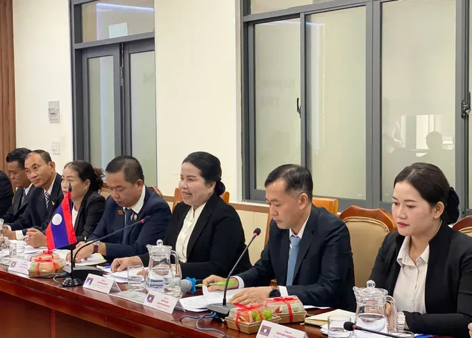 Chairperson of the Champasak Provincial Committee of the Lao Front for National Construction Vatsana Silima speaks at the working session. (Photo: SGGP/ Xuan Hanh) z7066599163283-b1d86be7dc7e112f9c69fe88f0310445-2616-3442.jpg