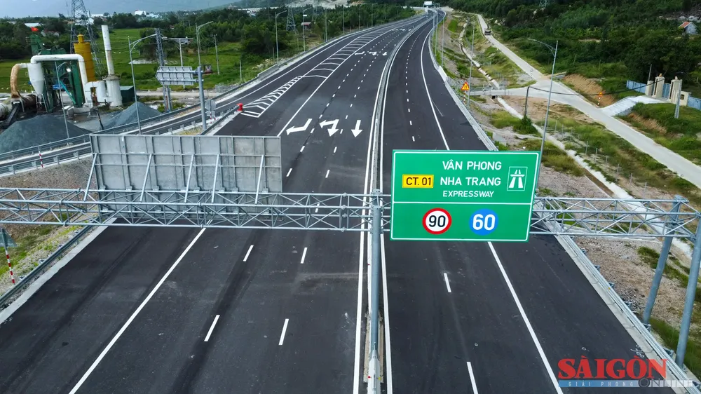The Van Phong – Nha Trang Expressway through Khanh Hoa Province covers over 83 kilometers. 11-7556-5493.jpg