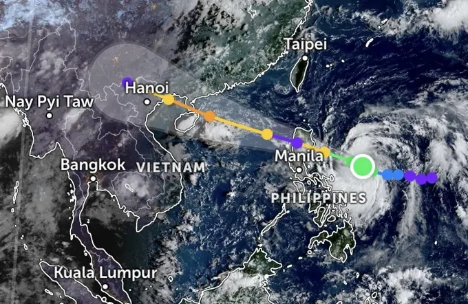 Satellite images on the morning of October 2 show mostly clear skies and sunshine across many parts of Vietnam, while a new storm is approaching the East Sea. (Source: Z.E) img-2997-3351-1737.jpeg