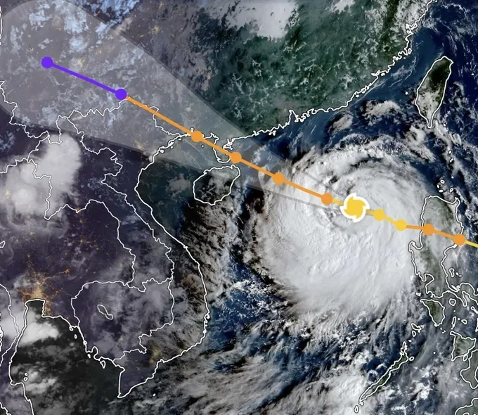 Satellite image shows the center of storm No. 11 at 7 a.m. on October 4. img-3073-6941-8925.jpeg