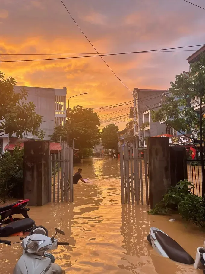 Many homes in Huu Lung Commune are submerged. img-3318-5226-6363.jpeg