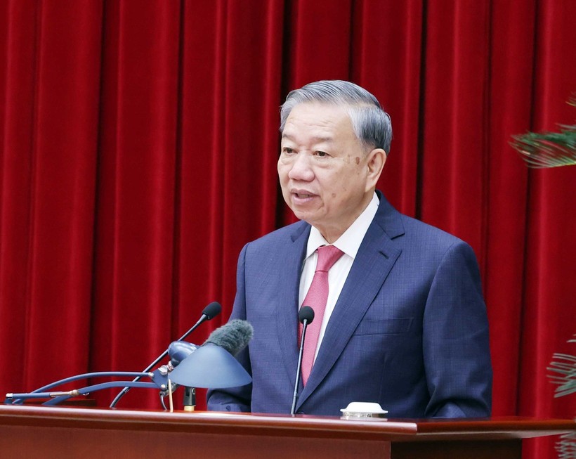 Party General Secretary To Lam speaks at the closing ceremony of the 13th meeting of the 13th Party Central Committee. (Photo: VNA) tong-bi-thu.jpg