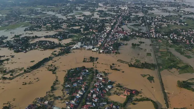 Several communes along the Ca Lo and Cau rivers in Hanoi remain flooded. img-3396-6700-1032.jpeg