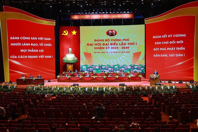 A view of the preparatory meeting of the first Congress of the Government’s Party Organization on October 12 morning. (Photo: VNA) preparatory-meeting-held-for-first-party-congress-of-government-3.jpg