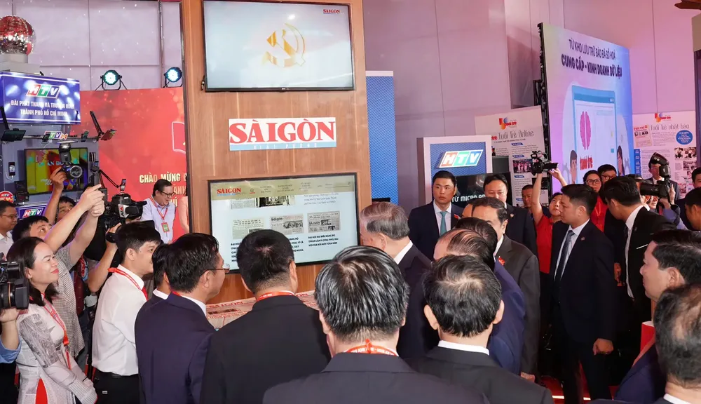 Booth of SGGP Newspaper at 2024 National Press Festival lures numerous leaders. 8-7299-9138.jpg