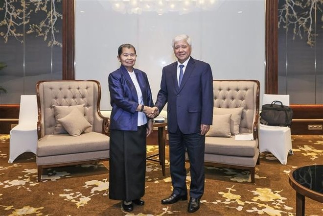 Do Van Chien (right), President of the Vietnam Fatherland Front (VFF) Central Committee, receives Samdech Men Sam An, Vice President of the Cambodian People’s Party and President of the National Council of the Solidarity Front for the Development of Cambodia Motherland, on May 24, 2025. (Photo: VNA) chien-1.jpg