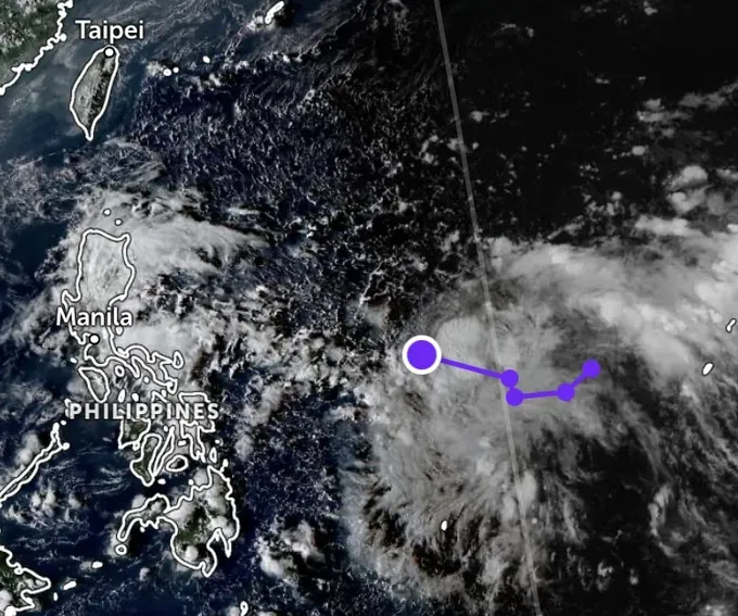 Satellite image shows the center of the tropical depression at 3:40 p.m. (Vietnam time) on October 16. (Source: Z.E) img-3684-2472-4554.jpeg