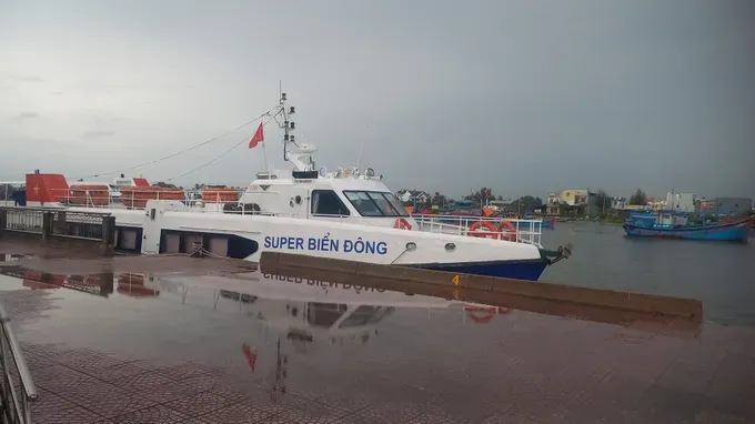 Vessels anchor safely at Sa Ky Port. (Photo: SGGP/ Nguyen Trang) 20251020-075412-4322-2585.jpg