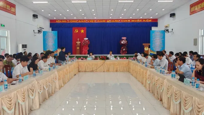 Vice Chairman of the Ho Chi Minh City People’s Committee Bui Minh Thanh worked with communes and wards on the progress of site clearance for key projects and works across the city. toan-canh-a-thanh-4754-2222.jpg
