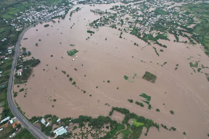 Dozens of homes have been submerged under deep floodwaters. z7162408472346-e90451859dbf641d5eab003bd7be6f03-596-629.jpg