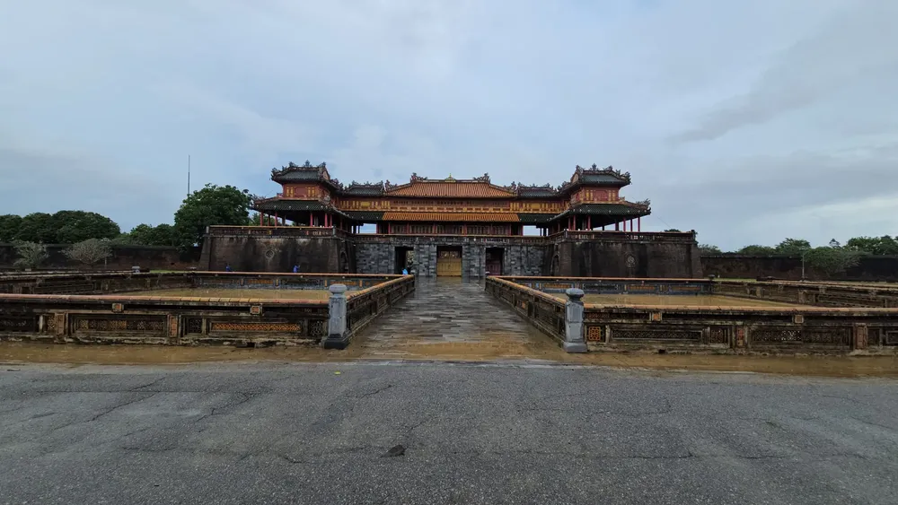 Exterior view of Ngo Mon Gate (Meridian Gate) after the floods. 20251030-152755-6750-3386.jpg