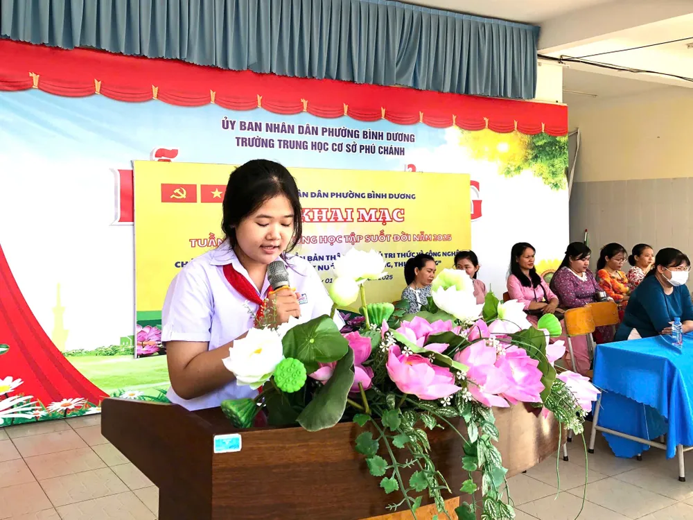 Học sinh trường THCS Phú Chánh phát biểu cảm tưởng tại buổi lễ P BD.jpg