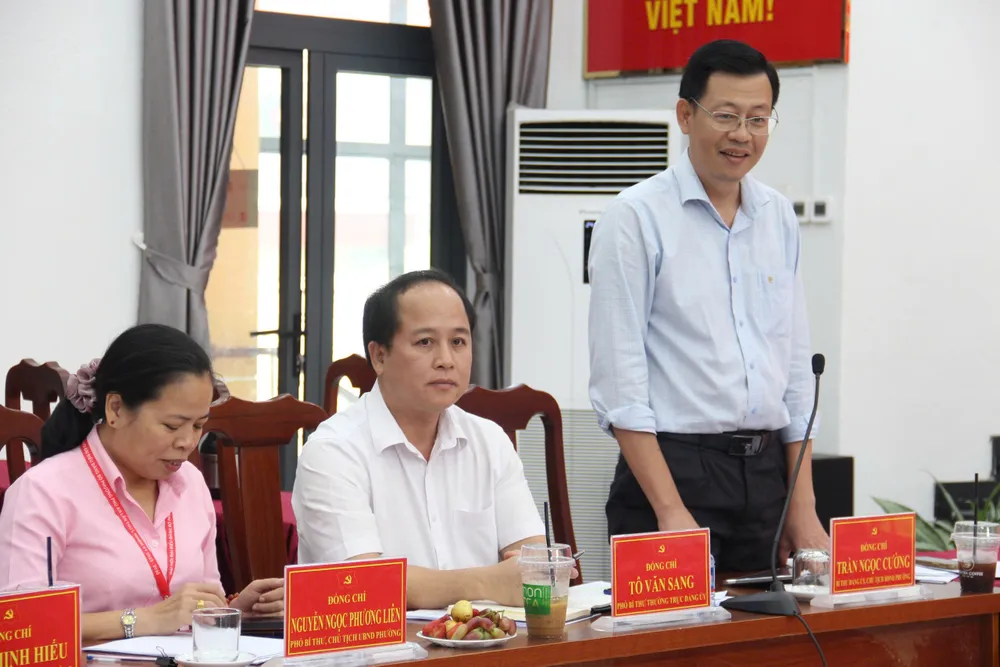 Lãnh đạo Đảng bộ phường Tây Nam báo cáo việc thực hiện quy chế làm việc của cấp ủy Ông Cường Tây Nam.jpg