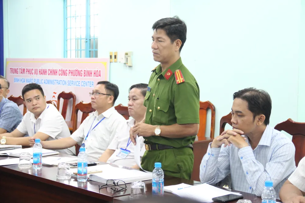 Phó trưởng Công an phường Bình Hòa cho rằng phải xử lý nghiêm các cơ sở vi phạm IMG_1179.JPG