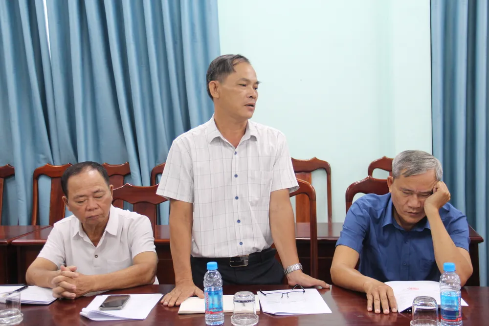 Đại diện các phòng chuyên môn trao đổi vướng mắc trong công tác quản lý các cơ sở phế liệu IMG_1184.JPG