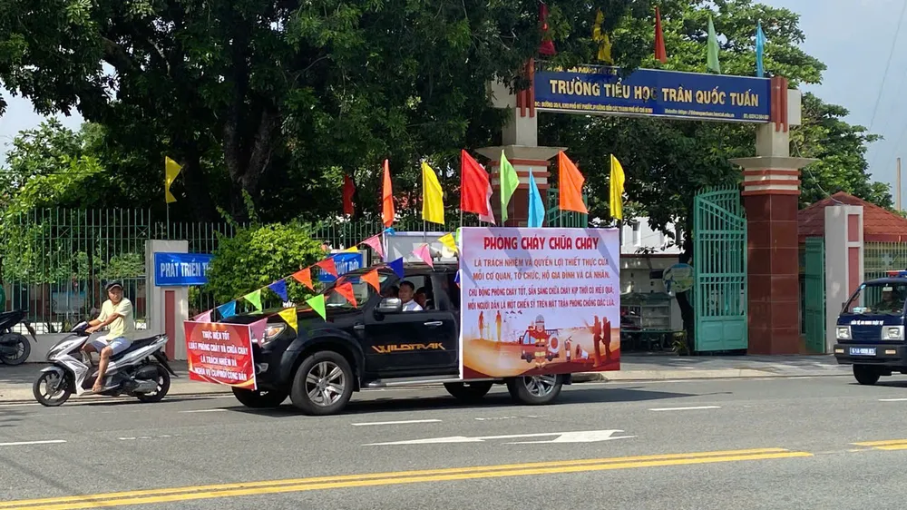 Vận động người dân nêu cao tinh thần phòng ngừa, tố giác tội phạm Ra quân BC 4.jpg