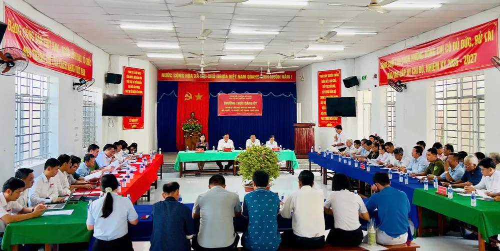 Quang cảnh buổi làm việc Buổi làm việc..jpg