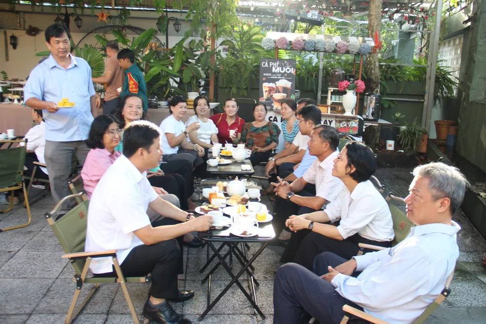 Đại hội đại biểu Đảng bộ TPHCM lần thứ I là kỳ đại hội quan trọng, thu hút sự quan tâm của đông đảo nhân dân TPHCM IMG_2122.JPG