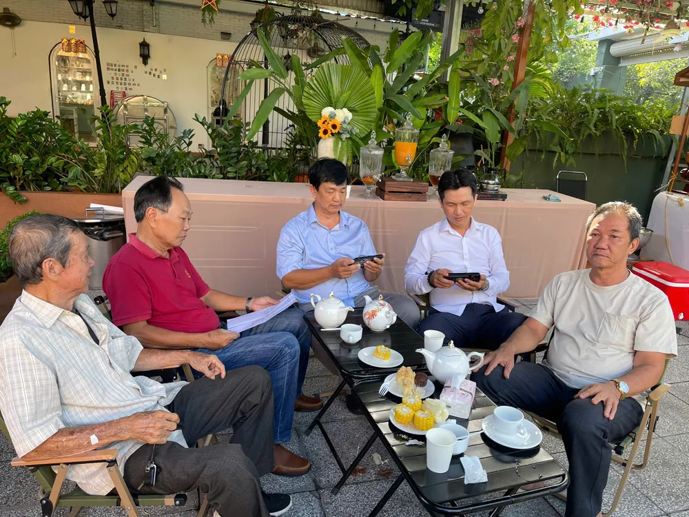 Người dân khu phố Chánh Nghĩa 4 gửi gắm tin tưởng, kỳ vọng vào thành công của Đại hội đại biểu Đảng bộ TPHCM lần thứ I xem tt..jpg