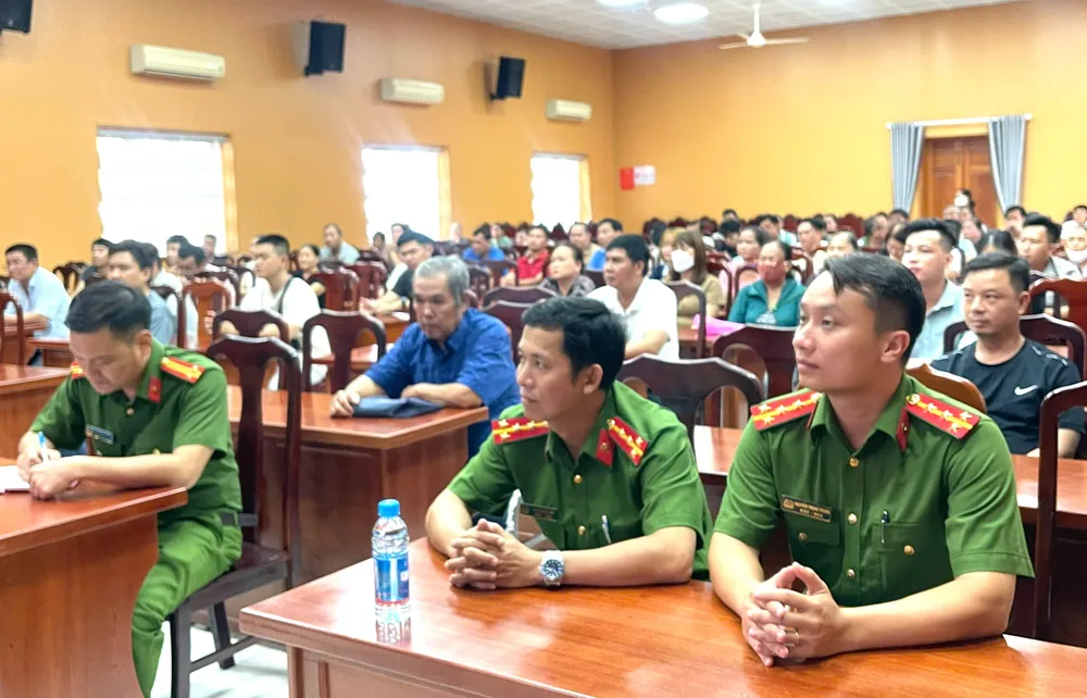 Quang cảnh buổi tuyên truyền pháp luật về PCCC, an toàn giao thông chủ cs 4.jpg