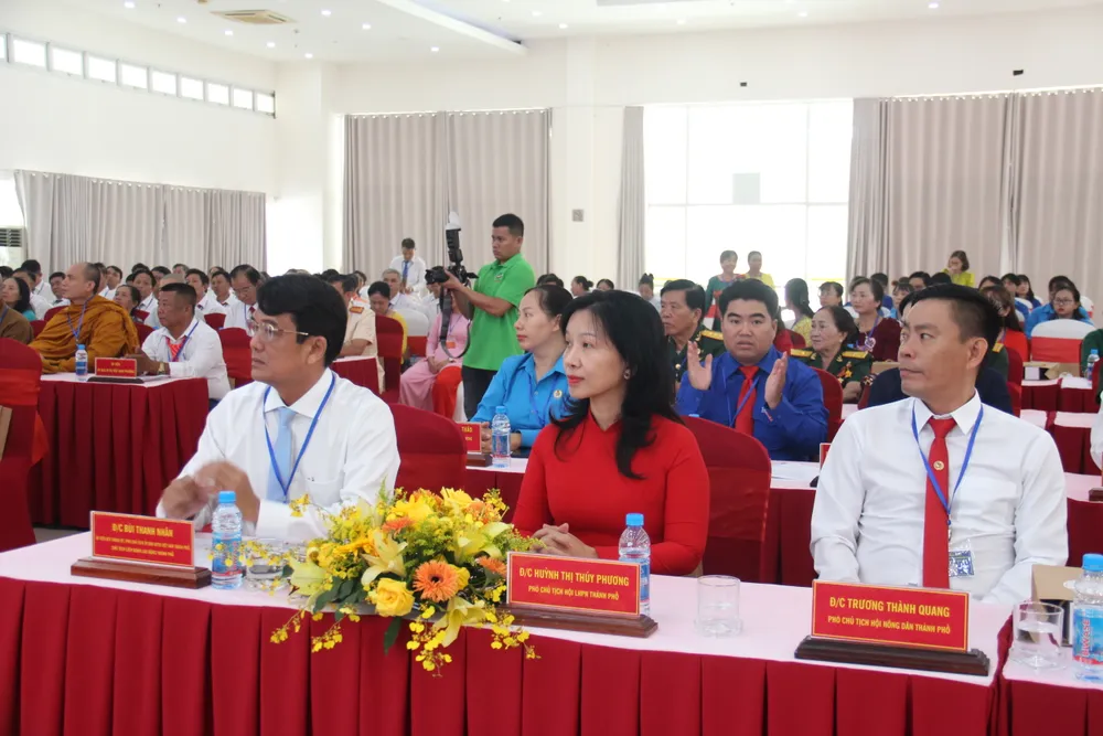 Đến dự đại hội có đồng chí Bùi Thanh Nhân, Phó Chủ tịch Ủy ban MTTQ Việt Nam TPHCM, Chủ tịch LĐLĐ Thành phố cùng đại diện lãnh đạo Hội LHPN, Hội Nông dân Thành phố IMG_2377 - Copy (2) - Copy.JPG