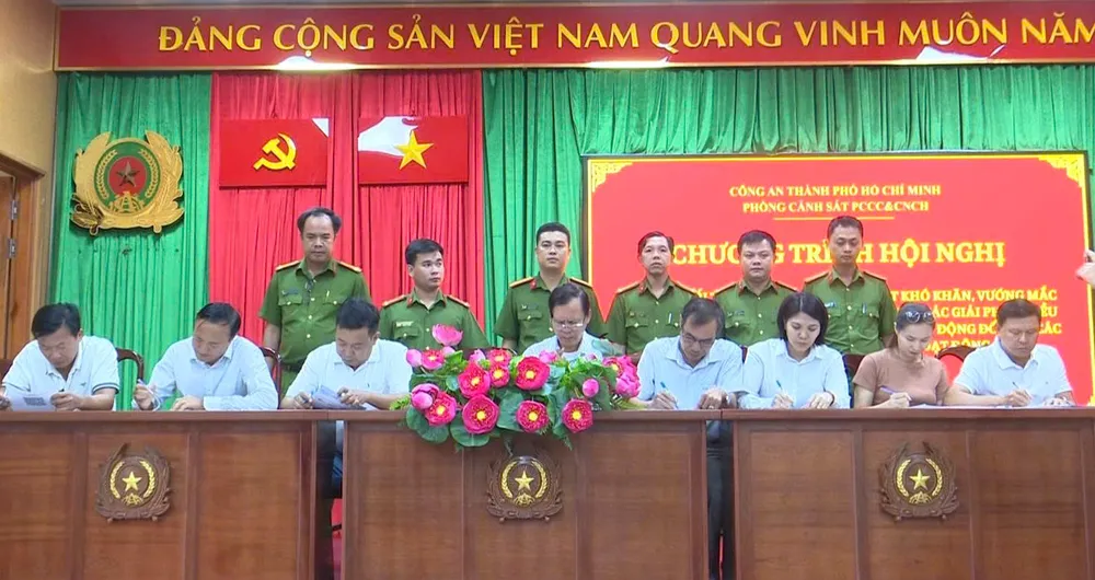 Các cơ sở, doanh nghiệp ký cam kết khắc phục các vi phạm về PCCC và đảm bảo các điều kiện an toàn theo quy định của pháp luật 4.jpg