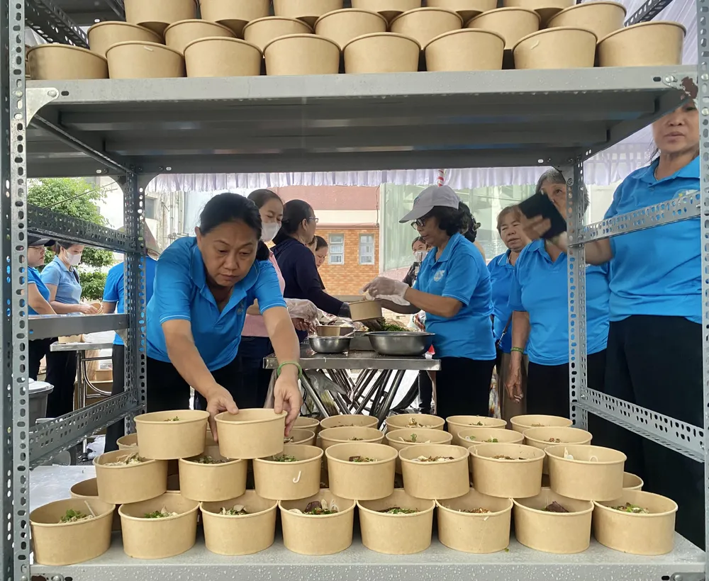 Những phần bánh canh gà nóng hổi đã sẵn sàng TDM 5.jpg