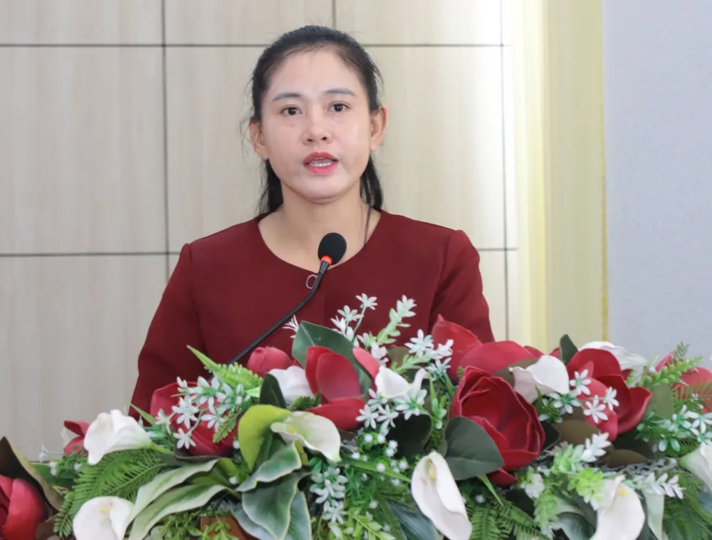 Thành ủy viên, Bí thư Đảng ủy, Chủ tịch HĐND phường Thuận An Trần Thị Diễm Trinh đánh giá cao ý kiến đóng góp của người dân đối thoại 7.jpg