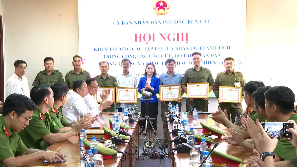 Biểu dương thành tích của các lực lượng trong công tác trợ giúp nhân dân 2.jpg
