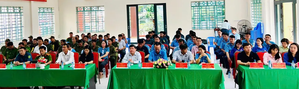 Quang cảnh buổi lễ BC ra quân 1.jpg