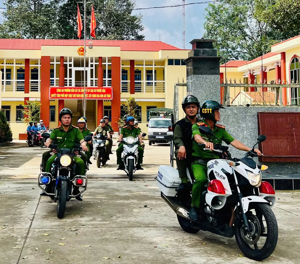 Sau buổi lễ, hai lực lượng ra quân tuần tra tại một số tuyến đường trọng điểm BC ra quân 5.jpg