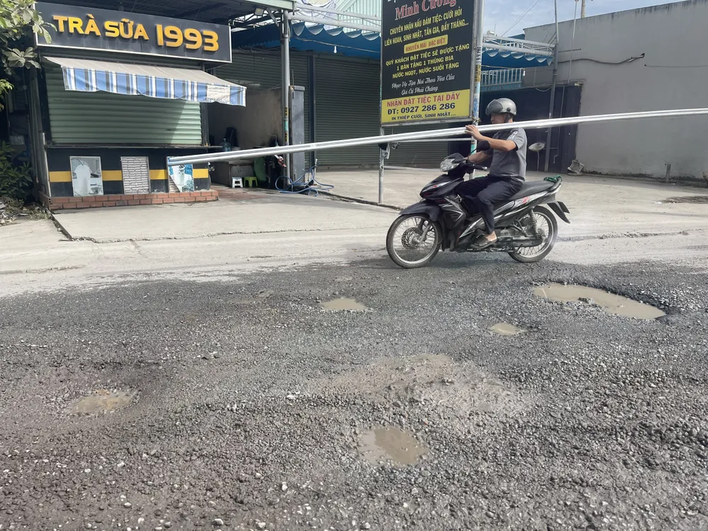 Репортер зробив знімок вулиці Кау Дінь у листопаді 2024 року. đường 13.jpg