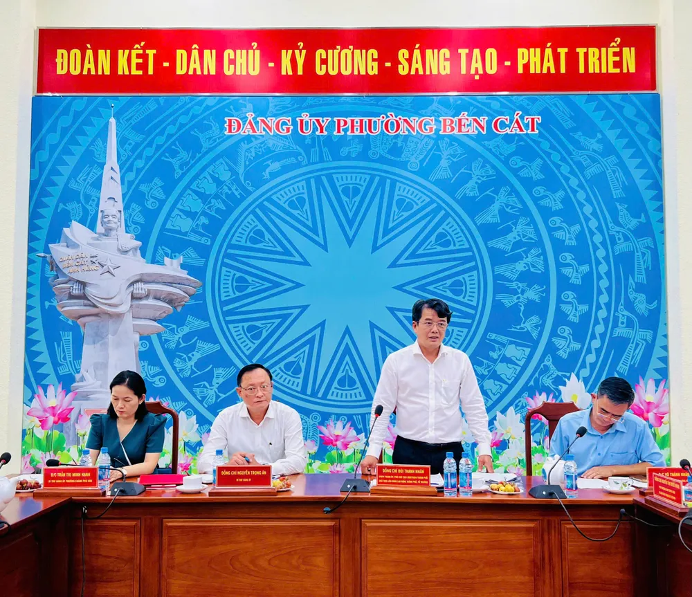 Le camarade Bui Thanh Nhan a prononcé un discours d'orientation lors de la séance de travail. 1..jpg