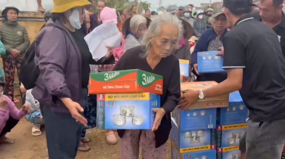 Xe Chánh Phú Hòa 8.jpg