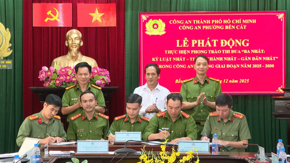 Công an phường Bến Cát phát động phong trào thi đua “Ba nhất”