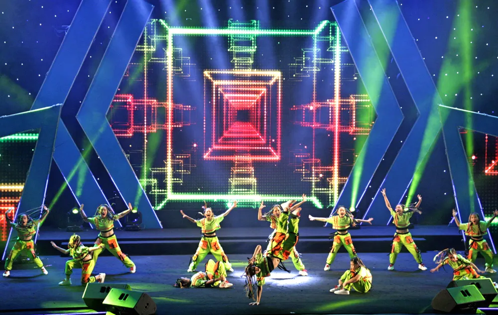 Tưng bừng Liên hoan nhóm nhảy TPHCM “Sức bật tuổi trẻ” ảnh 3 Tưng bừng Liên hoan nhóm nhảy TPHCM “Sức bật tuổi trẻ” ảnh 3