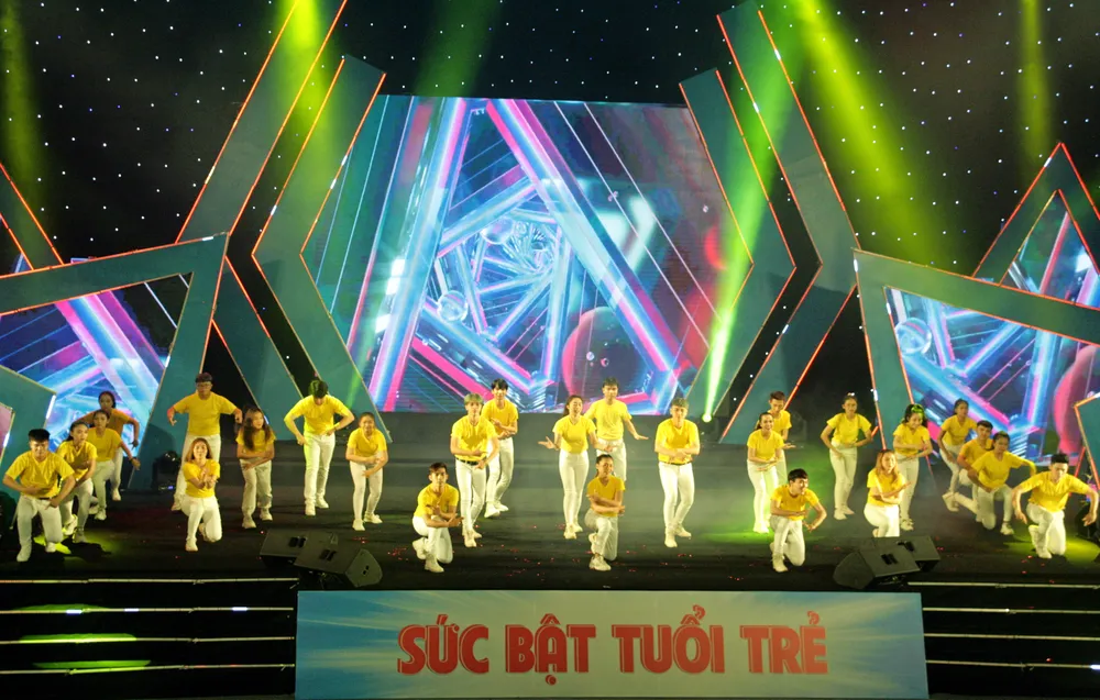 Tưng bừng Liên hoan nhóm nhảy TPHCM “Sức bật tuổi trẻ” ảnh 6 Tưng bừng Liên hoan nhóm nhảy TPHCM “Sức bật tuổi trẻ” ảnh 6