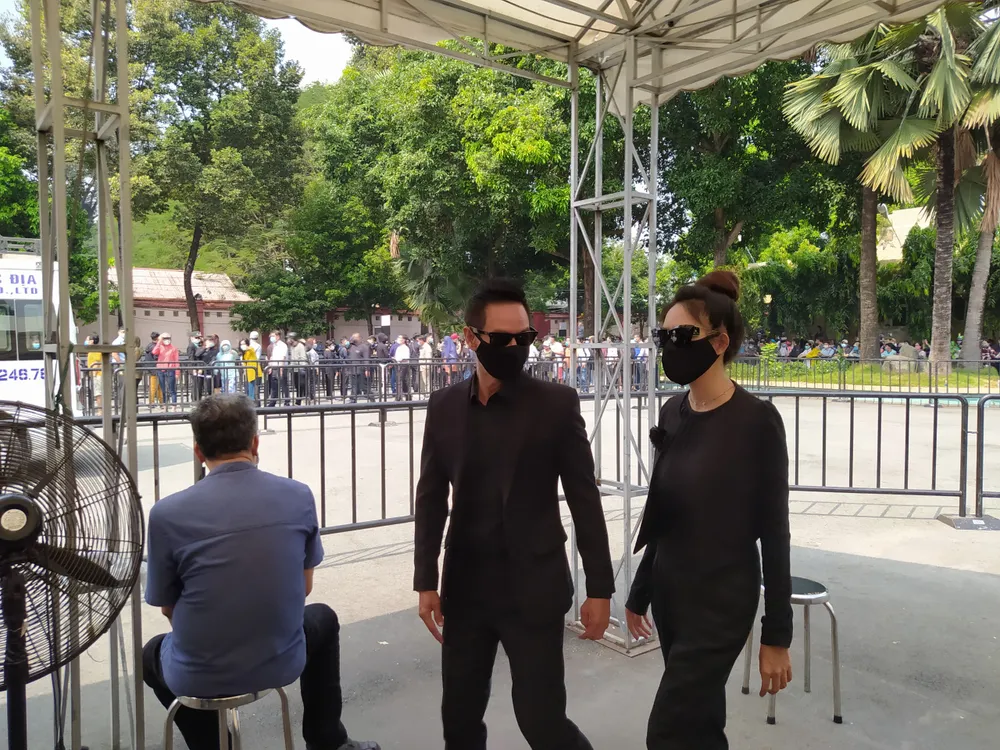 Đông đảo nghệ sĩ, người dân đến viếng, tiễn biệt nghệ sĩ Chí Tài  ảnh 11