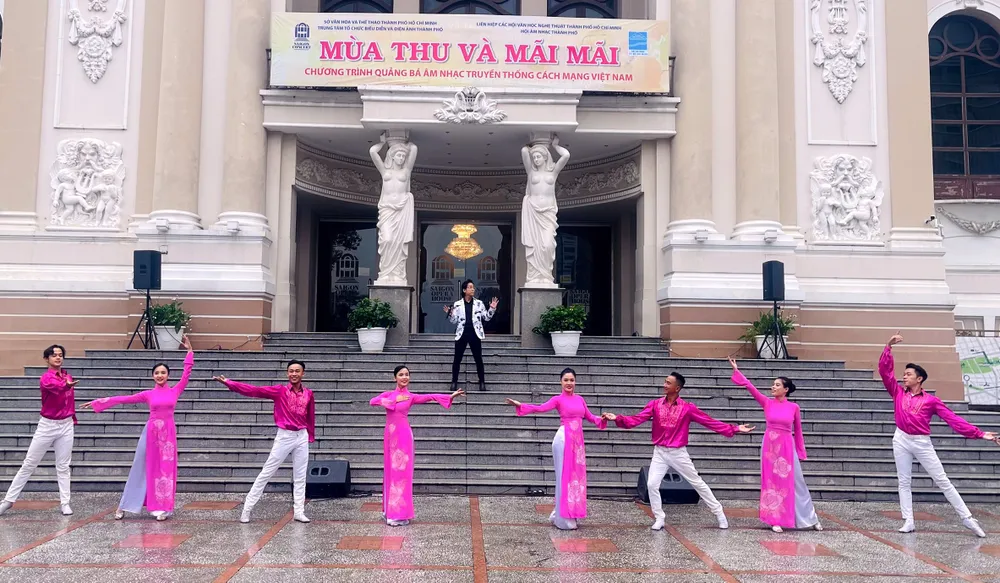 Chương trình ca nhạc Bài ca người giáo viên nhân dân ảnh 1