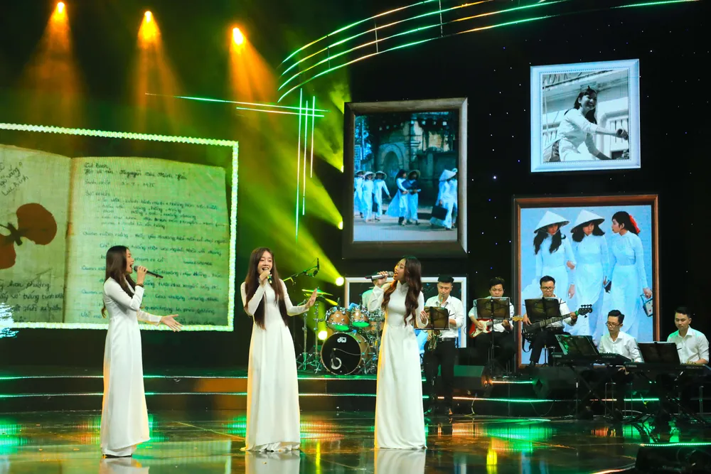 Liên khúc học trò "Một thời để nhớ - Bồ câu không đưa thư". Ảnh: HTV Liên khúc học trò "Một thời để nhớ - Bồ câu không đưa thư". Ảnh: HTV