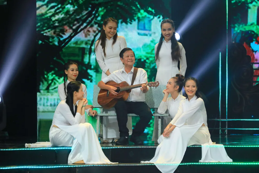 Nhạc sĩ Nguyễn Văn Hiên giao lưu trong chương trình. Ảnh: HTV Nhạc sĩ Nguyễn Văn Hiên giao lưu trong chương trình. Ảnh: HTV