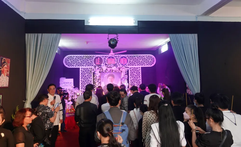 Lễ Tưởng niệm diễn ra trong không gian ấm cúng, trang trọng. Ảnh: THÚY BÌNH