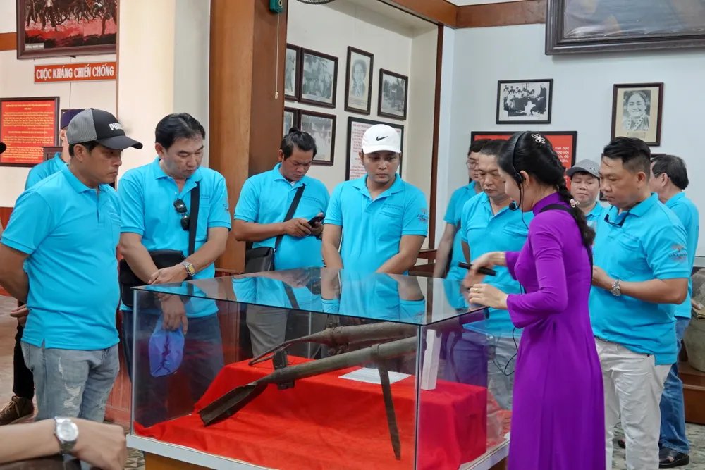 Các nhạc sĩ trẻ tiếp nhận nhiều thông tin lịch sử quý giá. Ảnh: THÚY BÌNH Các nhạc sĩ trẻ tiếp nhận nhiều thông tin lịch sử quý giá. Ảnh: THÚY BÌNH