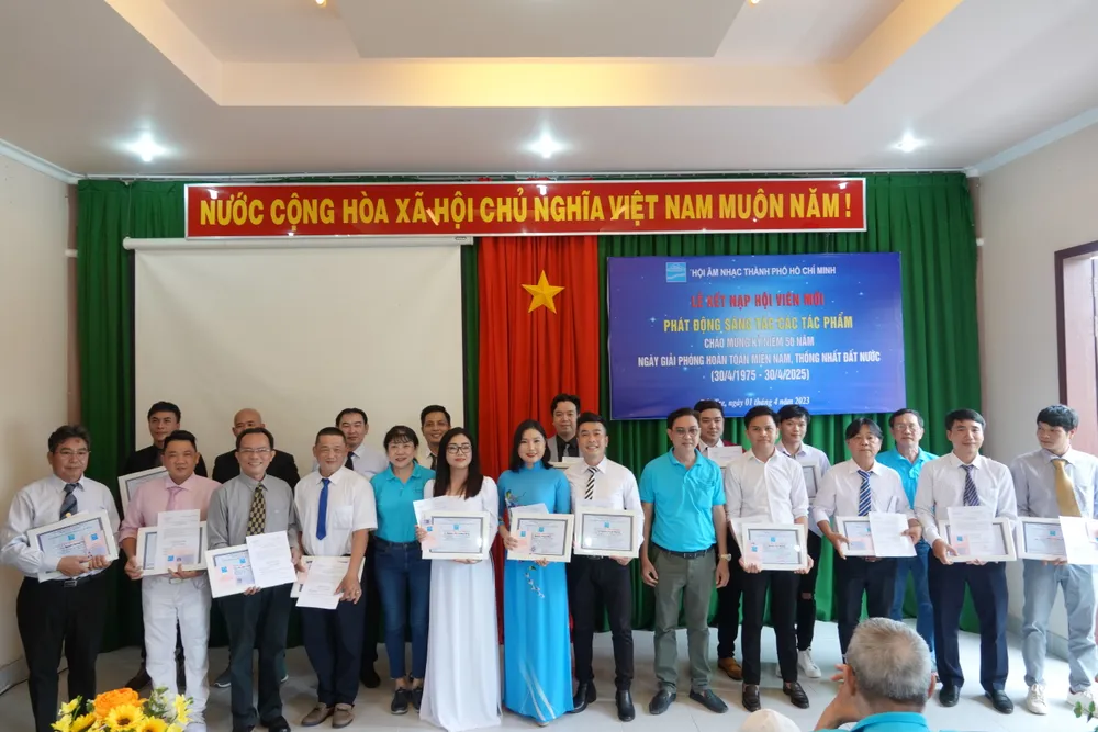 Lễ kết nạp hội viên mới diễn ra trang trọng, ấm cúng. Ảnh: THÚY BÌNH Lễ kết nạp hội viên mới diễn ra trang trọng, ấm cúng. Ảnh: THÚY BÌNH