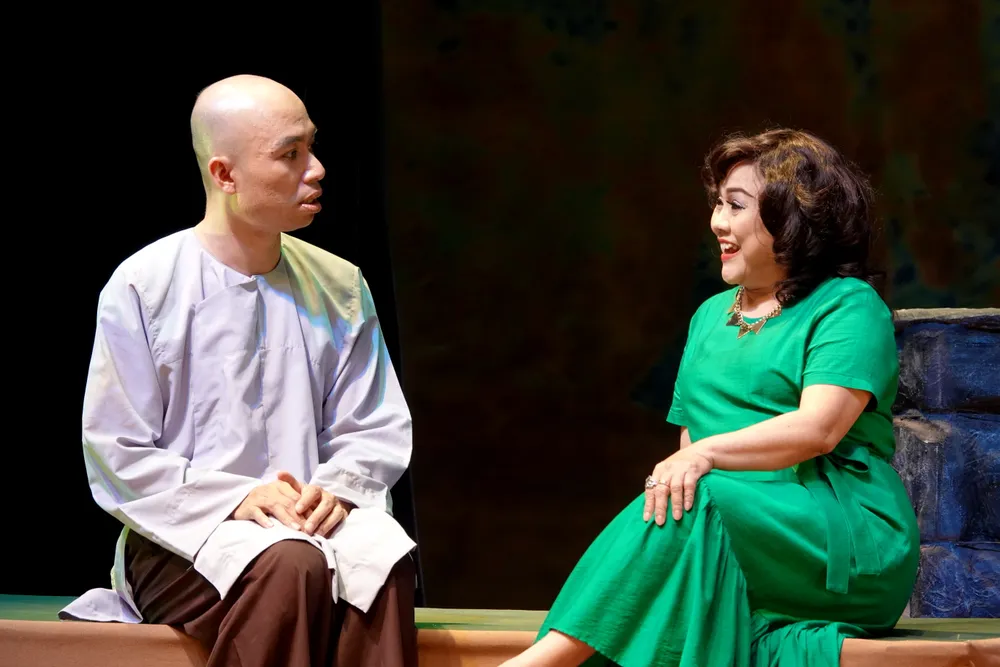 Cô Hai Thọ, một vai diễn dễ thương của nghệ sĩ - đạo diễn Ái Như trong vở &quot;Trả lại lia thia&quot;. Ảnh: THÚY BÌNH