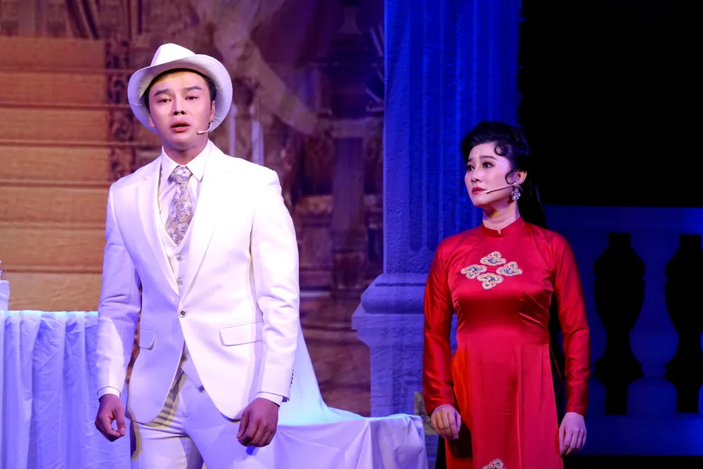 Tình cảm trân quý của khán giả chính là động lực để cô đào Cầm Thanh sống vững vàng với nghề, với sân khấu. Ảnh: THÚY BỈNH Tình cảm trân quý của khán giả chính là động lực để cô đào Cầm Thanh sống vững vàng với nghề, với sân khấu. Ảnh: THÚY BỈNH