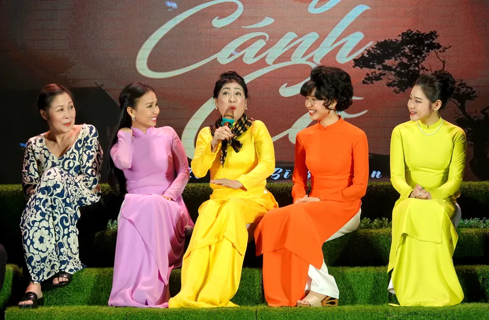 5 nghệ sĩ, diễn viên và ca sĩ sẽ góp mặt trong vở nhạc kịch "Bông cánh cò". Ảnh: THÚY BÌNH 5 nghệ sĩ, diễn viên và ca sĩ sẽ góp mặt trong vở nhạc kịch "Bông cánh cò". Ảnh: THÚY BÌNH