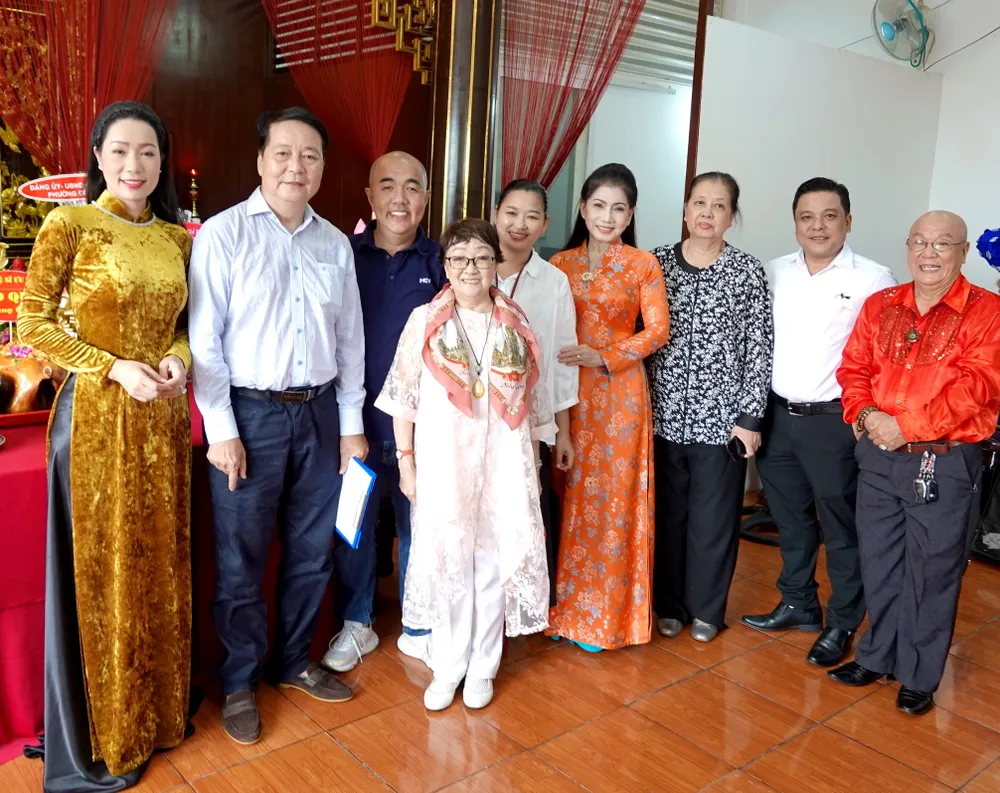 Các nghệ sĩ tham gia lễ Giỗ tổ Sân khấu năm 2023. Ảnh: THÚY BÌNH Các nghệ sĩ tham gia lễ Giỗ tổ Sân khấu năm 2023. Ảnh: THÚY BÌNH