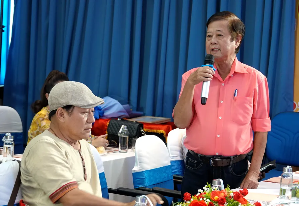 NS Nguyễn Văn Hiên chia sẻ sự hào hứng tham gia cuộc vận động sáng tác. Ảnh: THÚY BÌNH